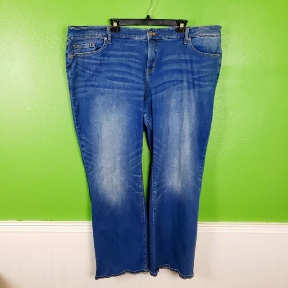 Torrid Denim First At Fit Women's Plus Size Denim Jeans Size 26R - Picture 1 of 9